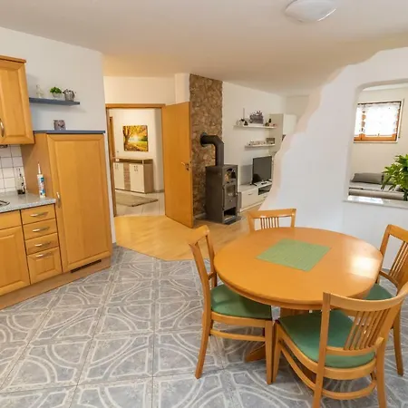 Ruderich Apartment *